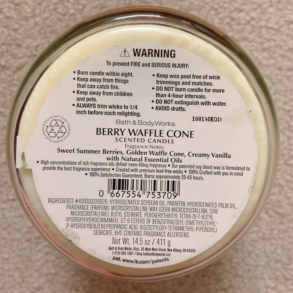 Bath and body works Berry waffle cone candle - Picture 5 of 7
